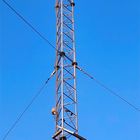 Trójkątna wieża radiowo-telekomunikacyjna z drutu stalowego